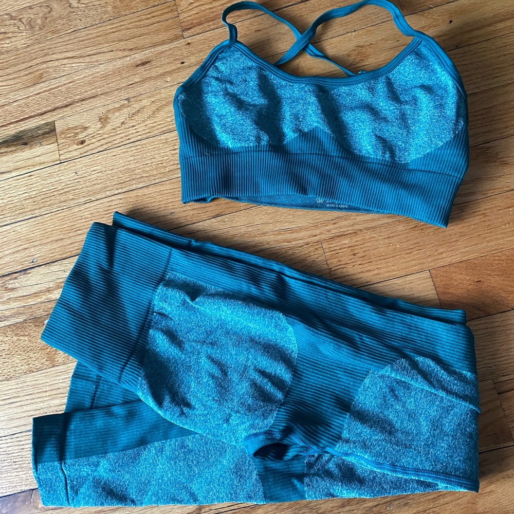 PLT. Turquoise athletic set
